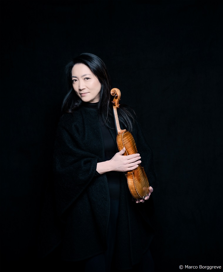Akiko Suwanai
Photo: Marco Borggreve