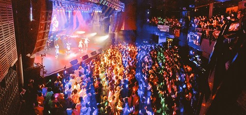２まねきケチャ「まねきケチャ 2周年記念ライブ ～まねかれナイト～」引きカット
